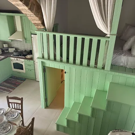 The Priest's Traditional House Case de vacanță