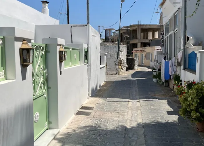 بيت للعطل The Priest's Traditional House