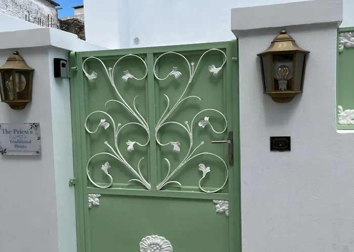 The Priest's Traditional House 펜션 Kalithies